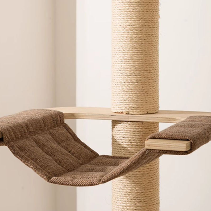 Torre dell'albero del gatto da pavimento al soffitto Torre dell'albero del gatto da pavimento al soffitto