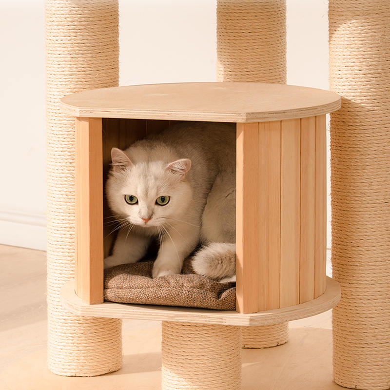 Torre dell'albero del gatto da pavimento al soffitto Torre dell'albero del gatto da pavimento al soffitto