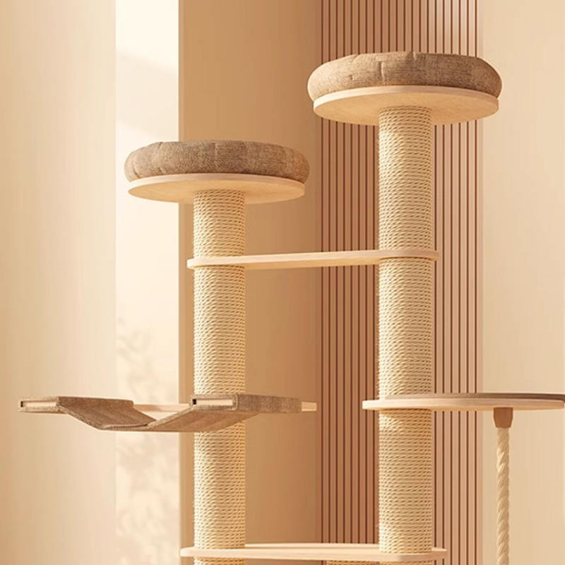 Torre dell'albero del gatto da pavimento al soffitto Torre dell'albero del gatto da pavimento al soffitto