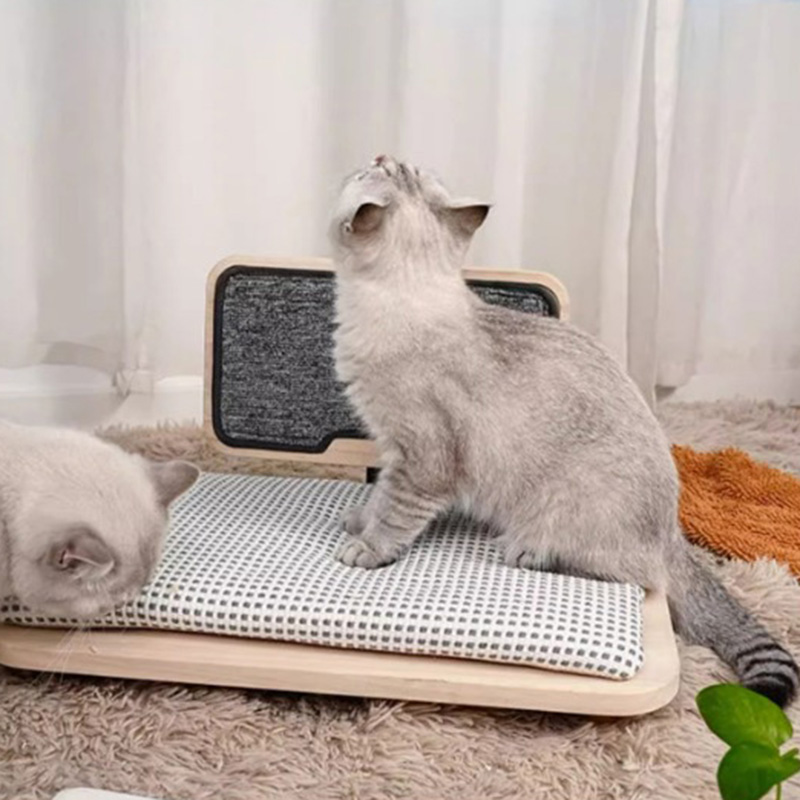 Nest del letto di gatto accogliente in legno massiccio con tavola di graffi Nest del letto di gatto accogliente in legno massiccio con tavola di graffi