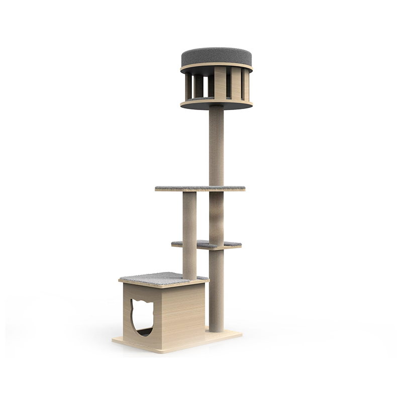Torre in legno interno con paletti di graffi di sisal arrampicati su un gatto albero Torre in legno interno con paletti di graffi di sisal arrampicati su un gatto albero