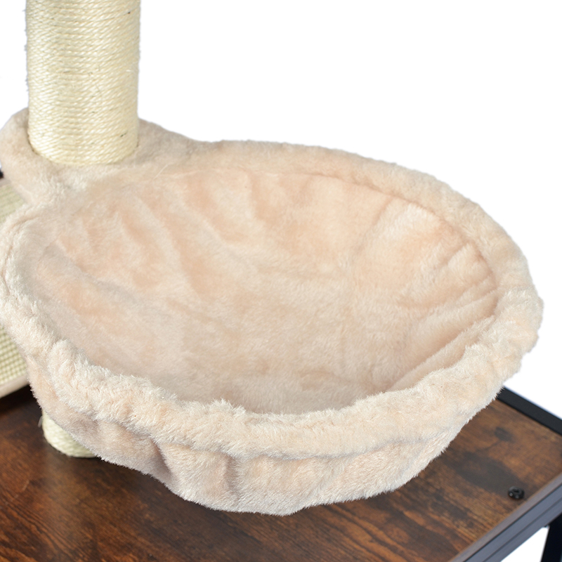 Condominio moderno di torre per interni in legno e gatto in metallo con amaca Condominio moderno di torre per interni in legno e gatto in metallo con amaca